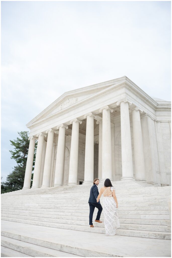 Planning a DC engagement session, photographer tips on best monuments, sunrise timing, and outfit ideas for Washington DC engagement photos